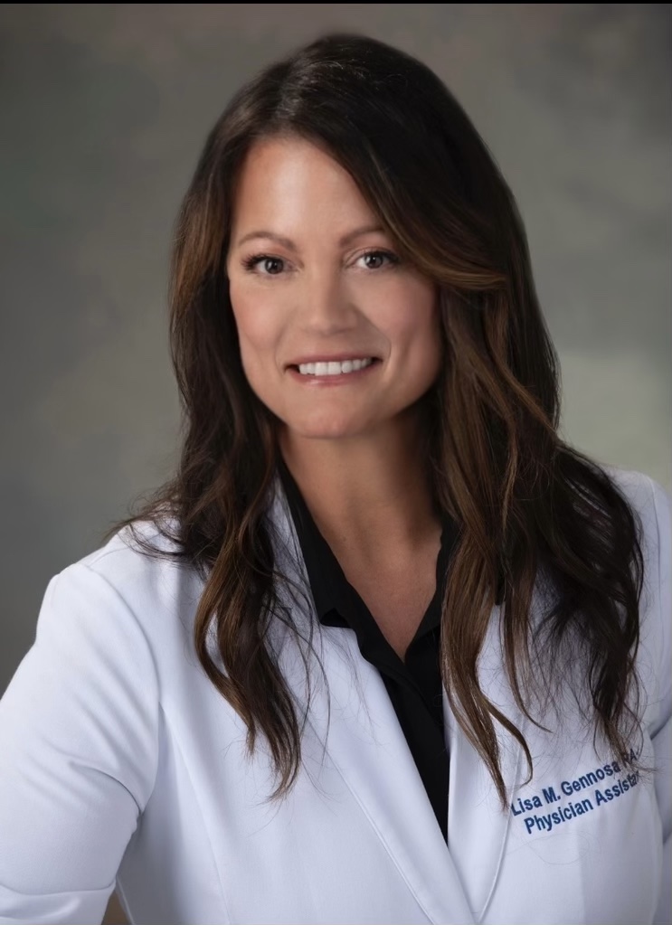 *Lisa Gennosa Back Cover HEADSHOT Kerstin Decook Headshot